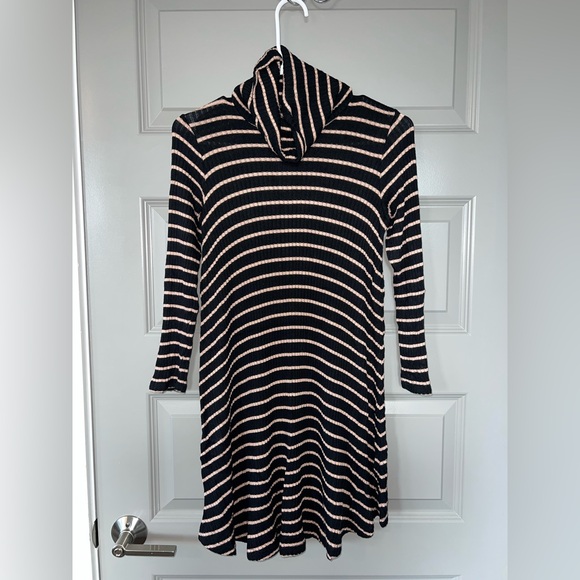 American Eagle Black Striped Turtle Neck Long Sleeve Dress Size Small - Picture 4 of 7